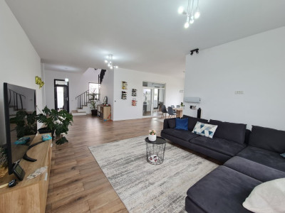 Vila 5 Camere - Gradina generoasa - Piscina - Teren 800mp