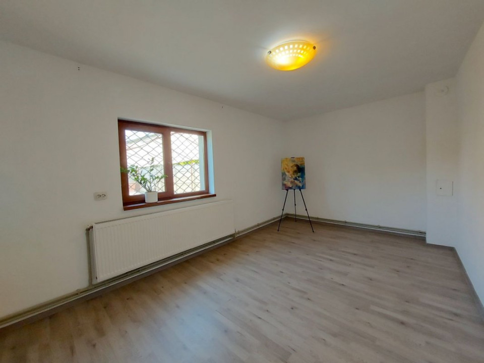 Vilă cu 7 camere potrivită firmă/cabinet medical, curte mare, Corbeanca!
