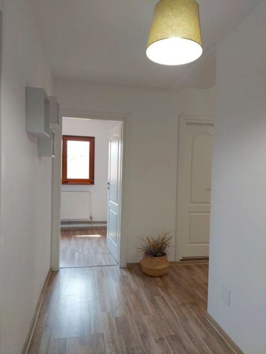 Vilă cu 7 camere potrivită firmă/cabinet medical, curte mare, Corbeanca!