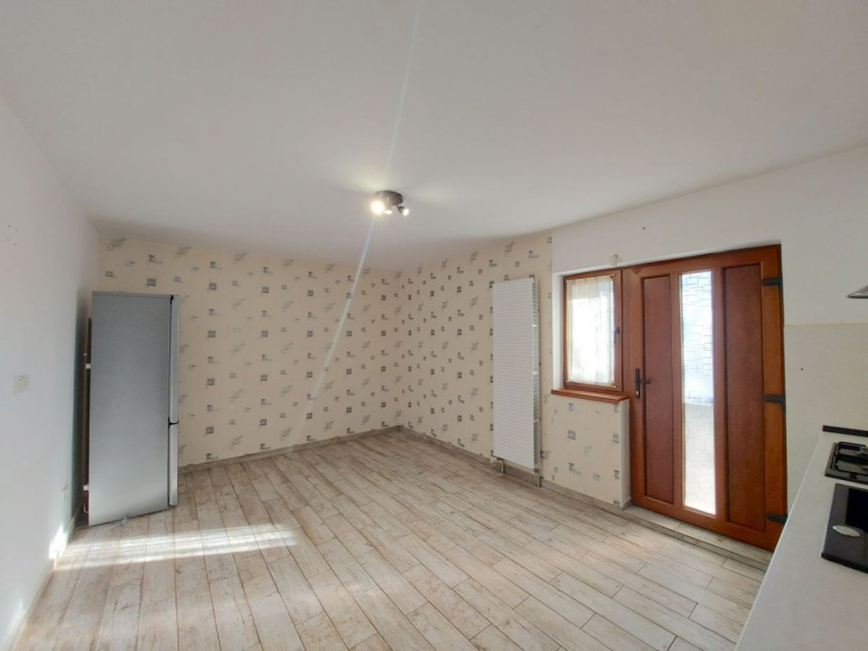 Vilă cu 7 camere potrivită firmă/cabinet medical, curte mare, Corbeanca!