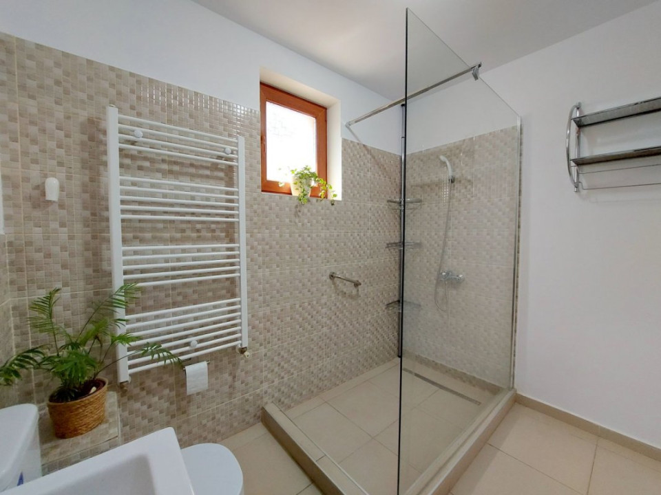 Vilă cu 7 camere potrivită firmă/cabinet medical, curte mare, Corbeanca!