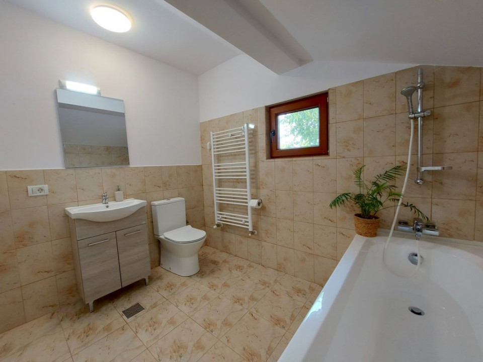 Vilă cu 7 camere potrivită firmă/cabinet medical, curte mare, Corbeanca!
