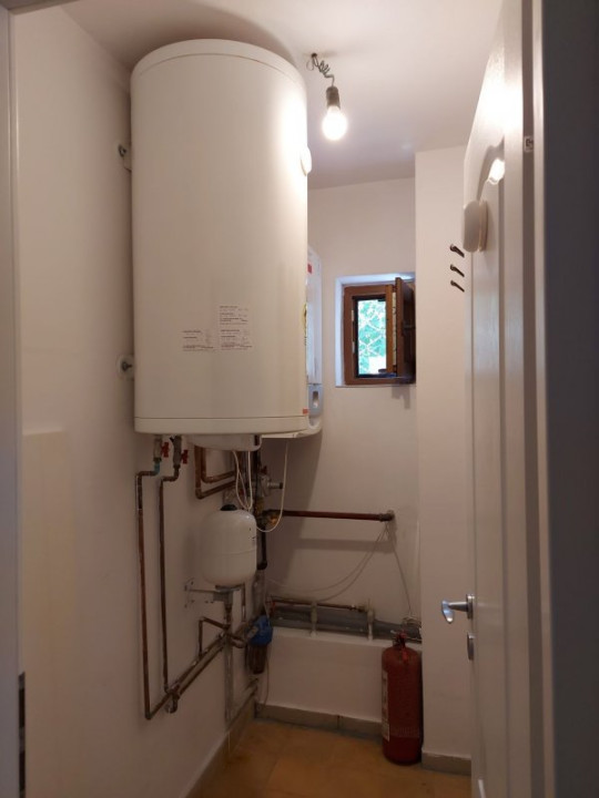 Vilă cu 7 camere potrivită firmă/cabinet medical, curte mare, Corbeanca!