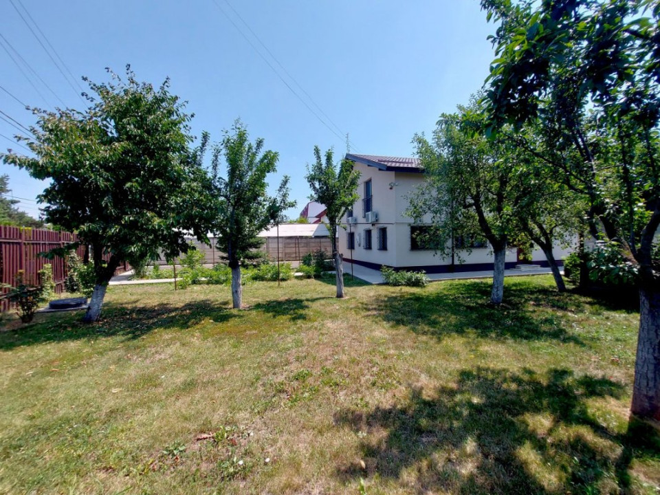 Vilă cu 7 camere potrivită firmă/cabinet medical, curte mare, Corbeanca!