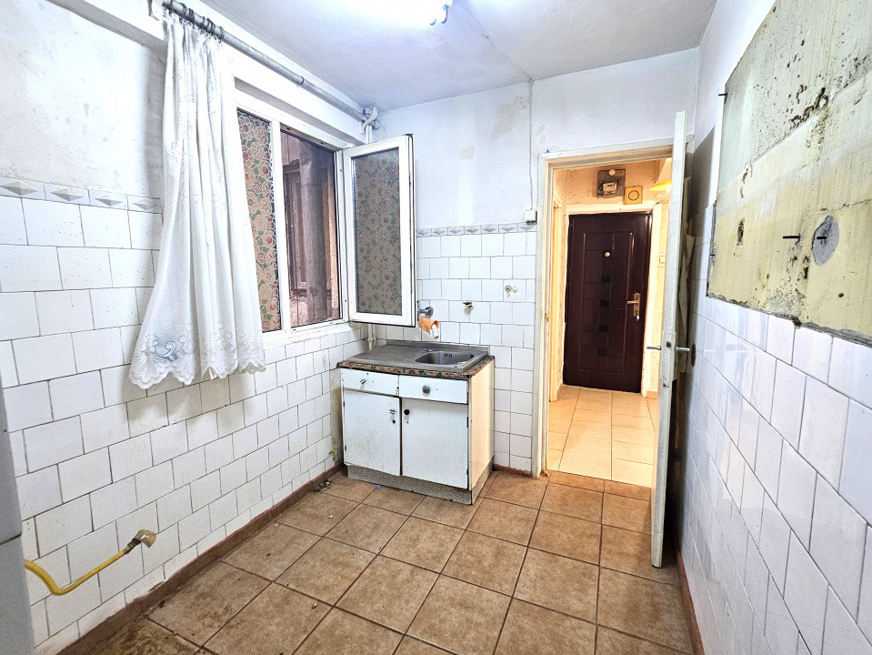 De vanzare 2 camere la 7min de metrou EROII REVOLUTIEI