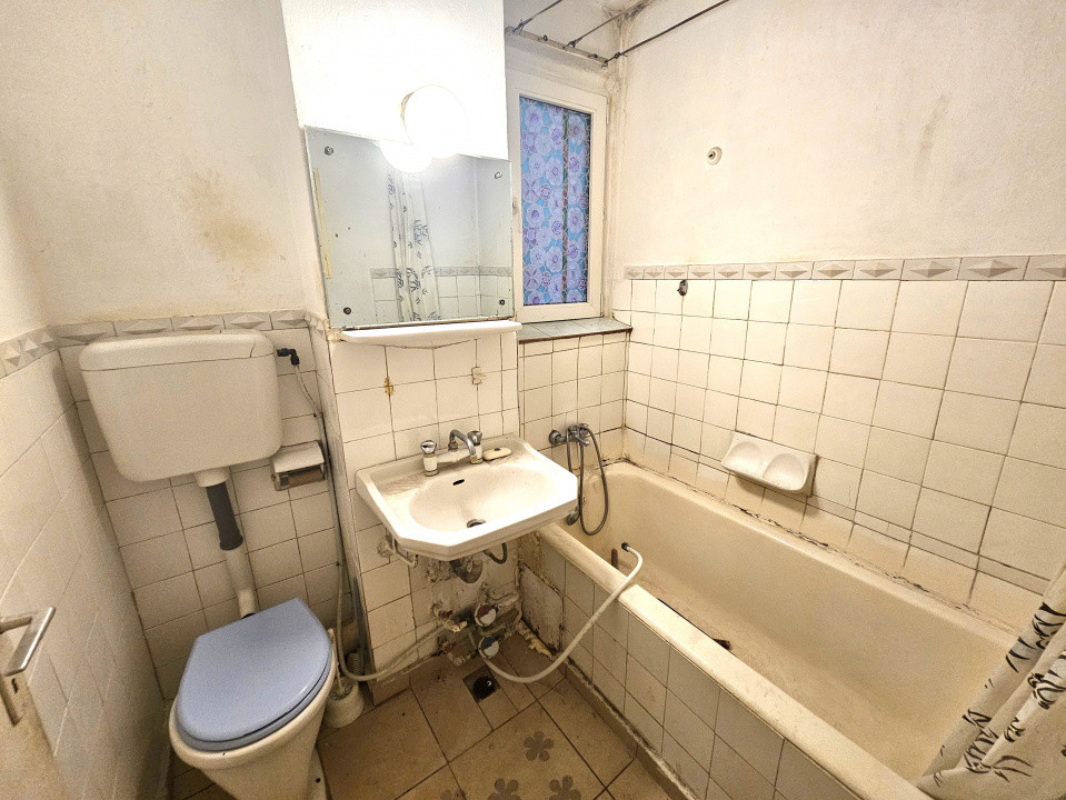 De vanzare 2 camere la 7min de metrou EROII REVOLUTIEI