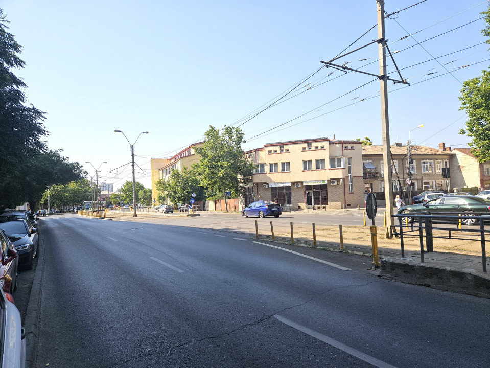 De vanzare 2 camere la 7min de metrou EROII REVOLUTIEI